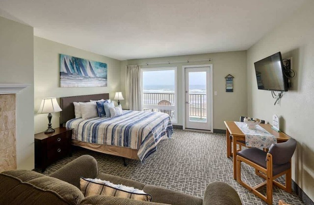 Fireplace Studio-Balcony-Kitchen-Easy Beach Access