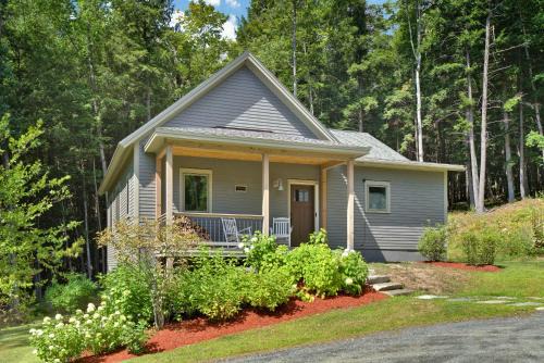 Fireplace Woods Club Access - Modern Quechee