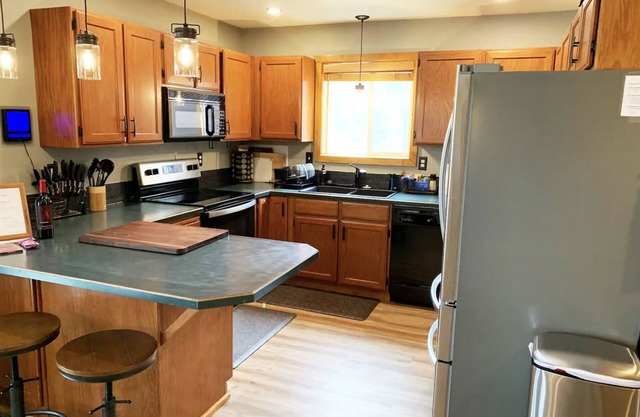 Fireside Retreat 20m to Yellowstone+5Bdms+AC+Wifi