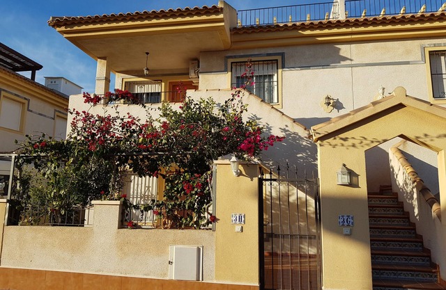 Appartement 2 chambres au premier étage avec grande terrasse sur le toit