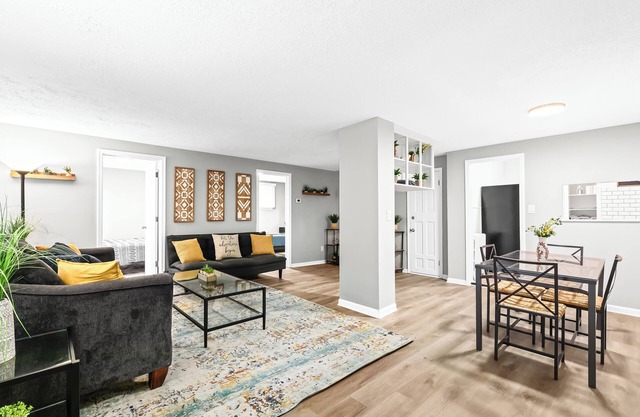 First floor apartment conveniently located near Ferndale and Expressways