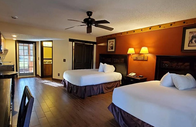 FIRST FLOOR CORNER Suite w/ Private Patio! 158