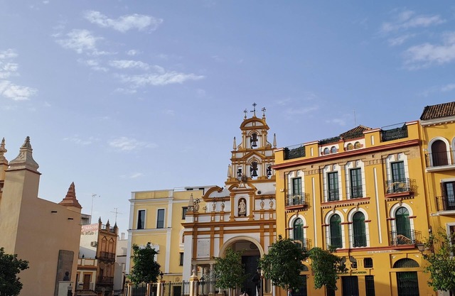 primer piso en edificio moderno Cerrar Iglesia Macarana