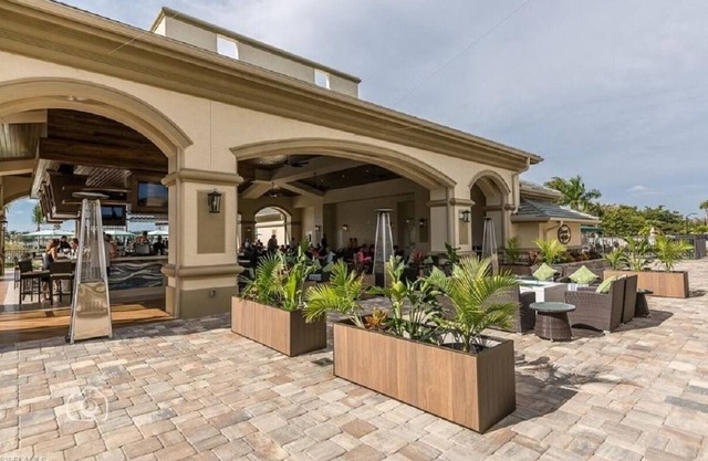 FIRST FLOOR LEGENDS 2BR, 2 BATH, DEN GARDEN HOME CONDO WITH GOLF PRIVILEGES INCD