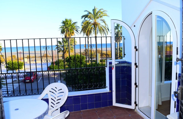 BEACH FRONT ROYAL APPARTEMENT DANS QUARTIER RESIDENTIEL, WIFI