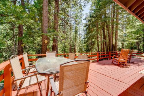 Fish, Hike and Ski Remote Cabin 30 Mi to Truckee