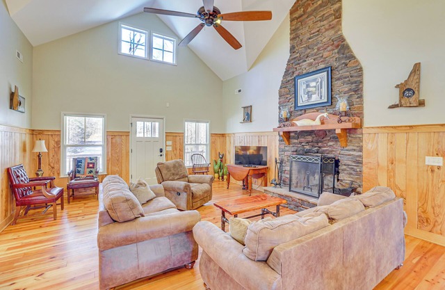 Fish, Hike & Relax: Marietta Gem w/ River Access!