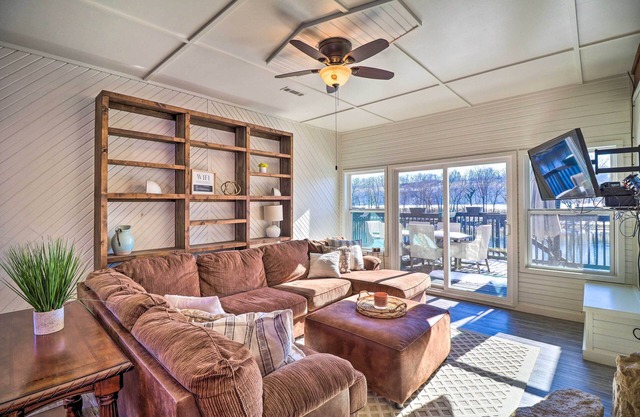 'Fish House' w/ Deck, Fire Pit & River Views