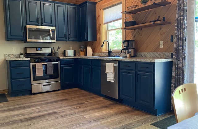 Fish Lake Retreat! Leave the cities behind and relax at the lake.