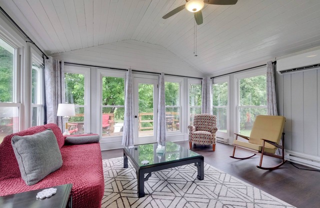 Fish, Relax & Enjoy Lake Views: Colonial Beach Gem