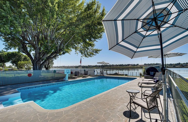 Moses Lake Retreat w/ Stunning Outdoor Oasis!