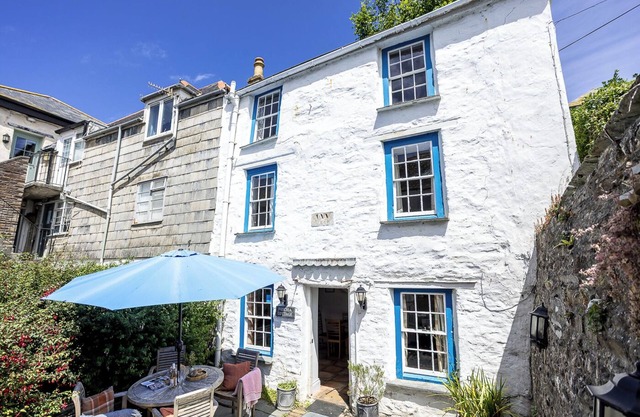 Fisherman's Cottage with pretty courtyard central Port Isaac
