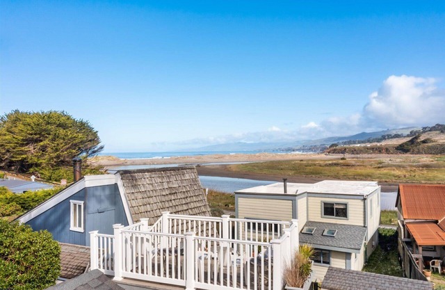 FishermansCottage:Step into a Irish Fishing Cottage -Bodega Bay Walk to Dunes