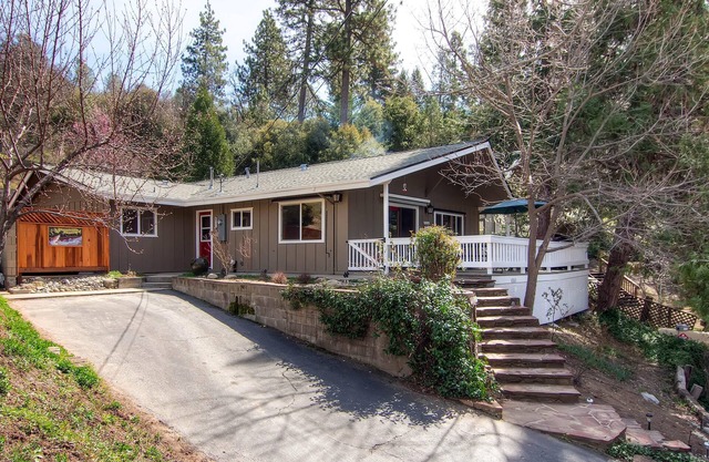 Pas de frais de nettoyage! Spa, WiFi, A / C, proche de Yosemite et Bass Lake! La maison des pêcheurs Oasis ...