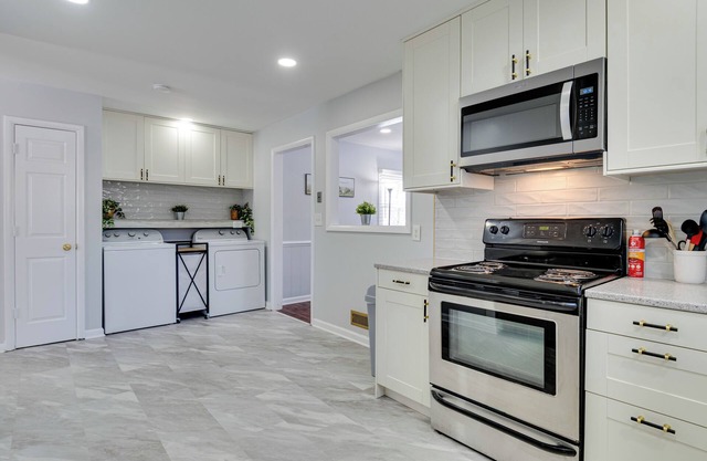 Fishers Home w/ Deck & Grill: Walk Downtown!