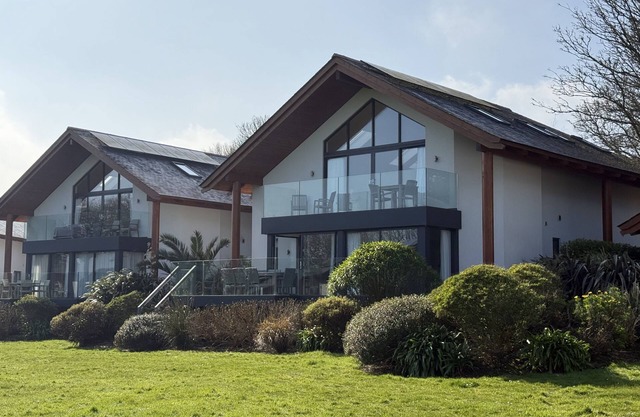 Fishers View - a lodge that sleeps 10 guests in 5 bedrooms
