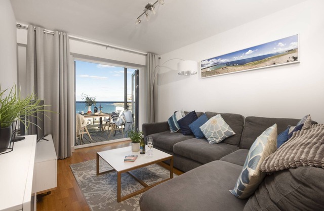 Fistral Lookout, Ocean One - an apartment that sleeps 4 guests in 2 bedrooms