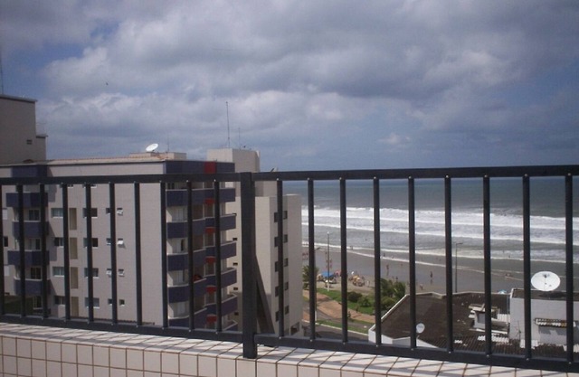 Convient à Vila Caiçara à Praia Grande pour 6 personnes. IMPECCABLE