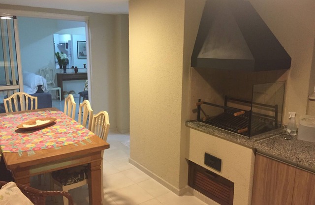 Monter avec balcon gastronomique, à 150m de la plage, 3 chambres avec air, piscine et barbecue