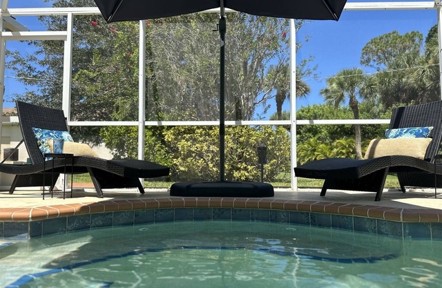 Five Beaches - walk to beach pool home