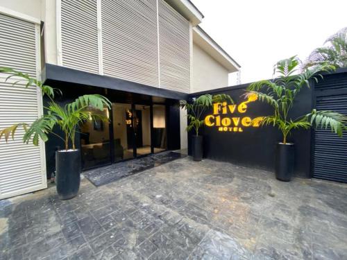 Five Clover Hotel, Ilupeju