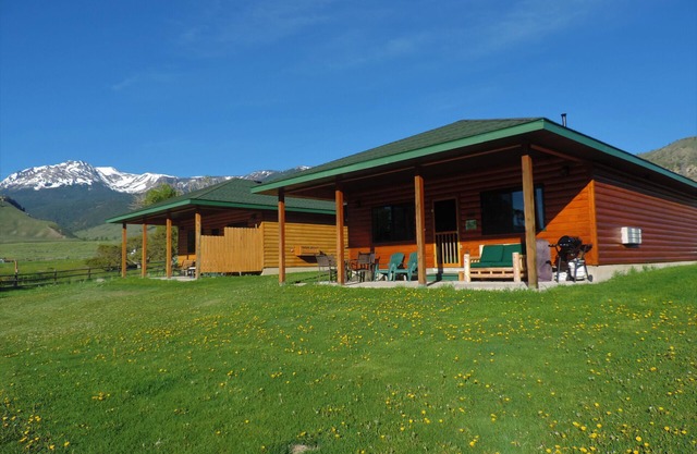 *** CABINE CINQ ÉTOILES SUR LA RIVIÈRE YELLOWSTONE *** !!! LA CABINE GRIZZLY DEN sur la rivière YNP