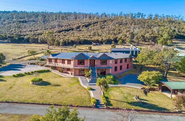 Flagstaff Estate — Luxury Hobart Retreat, Pool+Spa