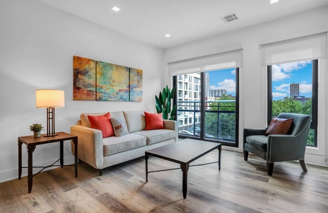 Flamboyant 1BR Near EWR w/ Gym