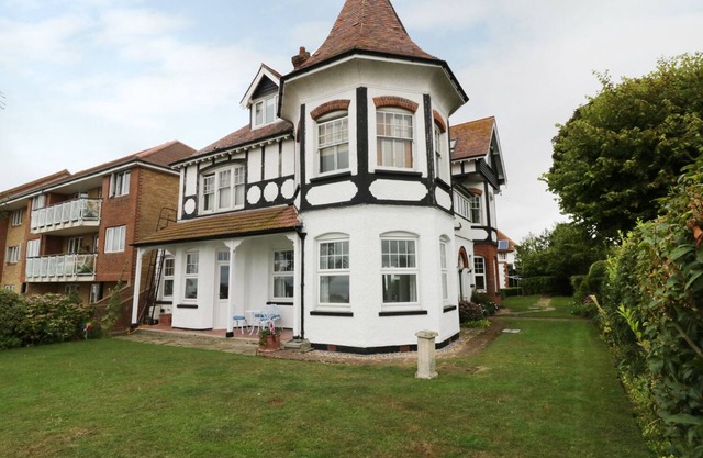 APPARTEMENT 1, CAMBRIDGE COURT, avec un jardin à Frinton-On-Sea, Ref 980201