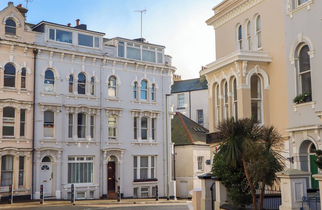FLAT 2, romantic, country holiday cottage in Teignmouth