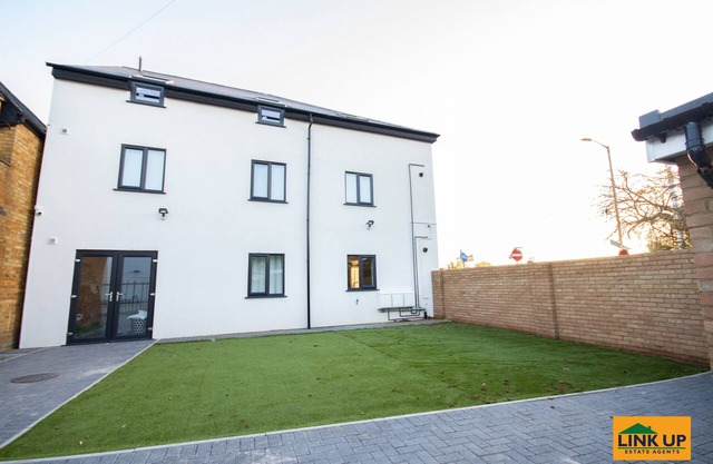 Appartement 6, Holden Court