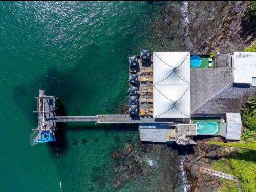 Flat Decorado com Piscina e Pier