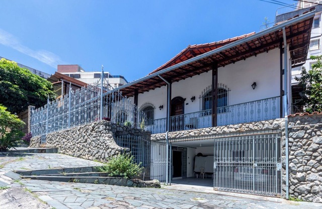 Flat funcional, com Wi-Fi e ótima localização