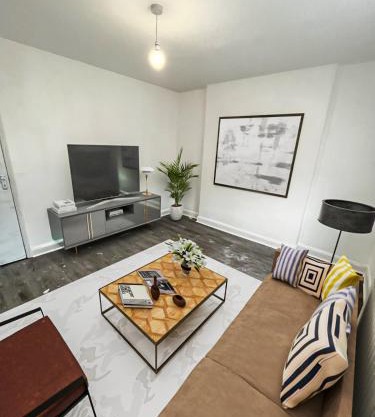 Flat in shepherd's bush