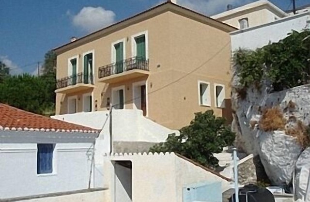 Appartement à Stenies près de la capitale d'Andros, Grèce, vue imprenable sur le village et la mer