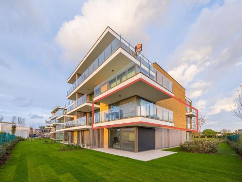 Flat near beach and Normand Park