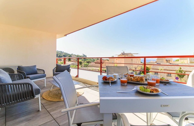 T2 avec terrasse, piscine et box - Ménage inclus