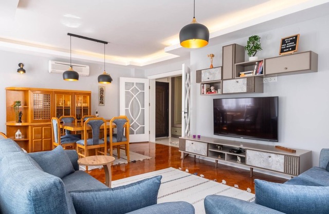 Flat w Balcony 10 min to Forum Bornova and Metro