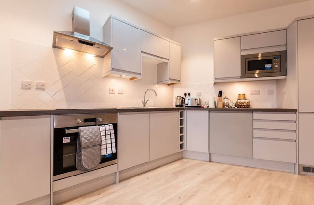 Apartment 7 is a lovely 2-bedroom apartment in Fleet