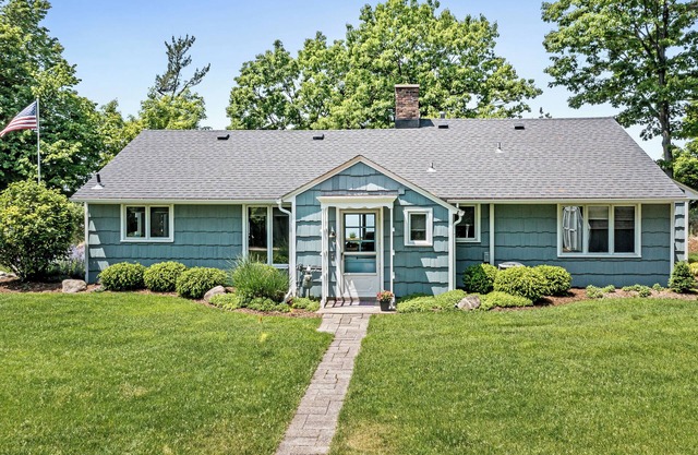 Fletcher Cottage: near Grand Haven's beautiful beaches.