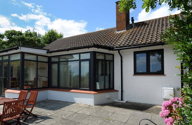 FLEUR, pet friendly, country holiday cottage in Charmouth