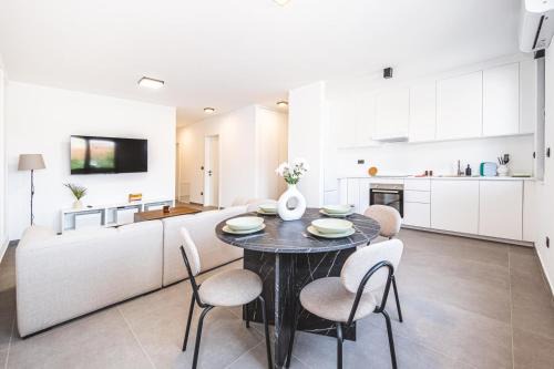 Flex SelfCheckIns 182 - 2 Bedrooms - Parking