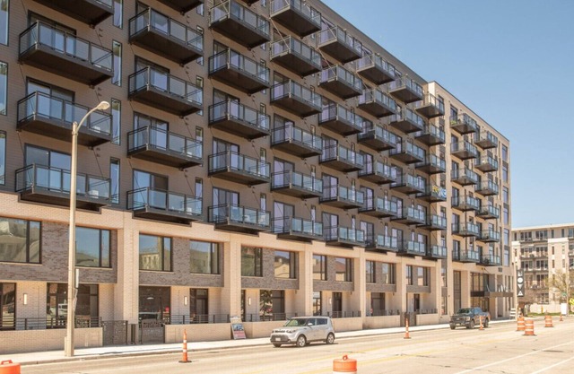 Flexhome East Side 1BR NO8 - Balcony+Pool+Gym