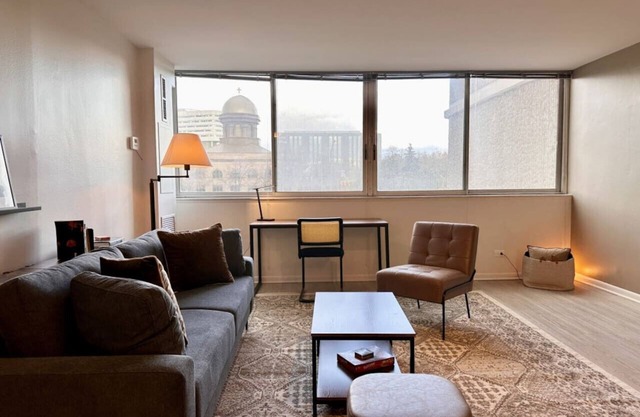 Flexhome Medical District 1BR - Pool + Gym (CHI29)