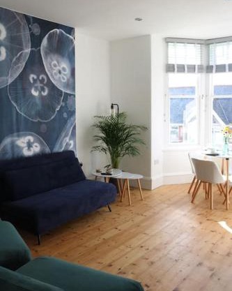 Flip Flop Flat, Sea Views, Short Stroll to Beaches