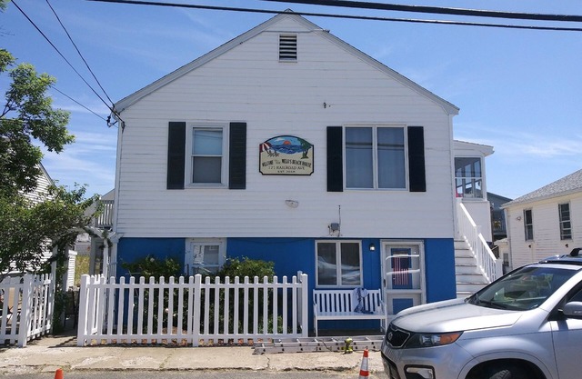 Melo's Beach House - Flip Flop