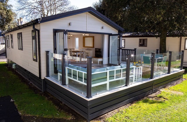 Flip Flops - a luxury lodge by the beach on Sandhills Holiday Park, Mudeford