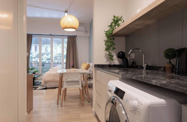 Fliphaus + Chic Haus - 9 Lux Units 36 pax