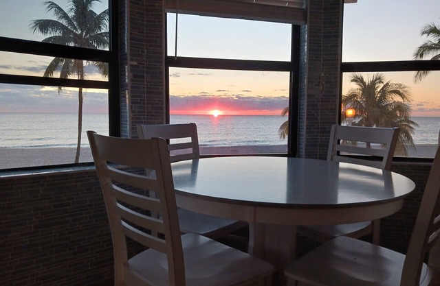 DIRECT BEACH & BROADWK * * VUE SPECTACLUAIRE * MODERNE * CLEAN * PARC GRATUIT INCL.*