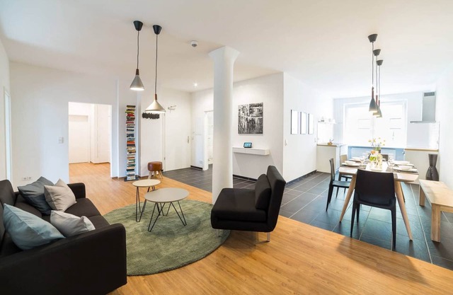 Floor 2 (Apt. 4 + 5) 195 SQM & 5 BR // ENTIRE FLOOR: MAX 21 PERSONS